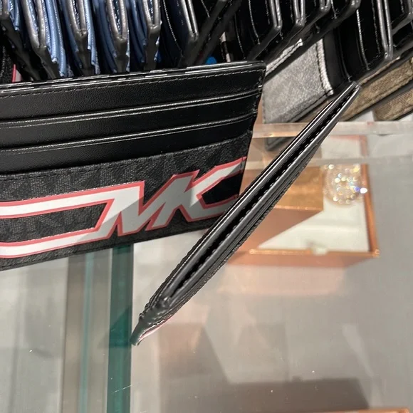 MICHAEL KORS MENS
Cooper Graphic Logo Tall Card Case
Style# 36S3LCOD2B
PINK - Picture 2 of 16